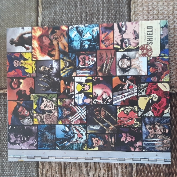 THE WOLVERINE FILES HARDCOVER W SLIPCASE & PRINTS! In Great condition!! - Picture 5 of 6